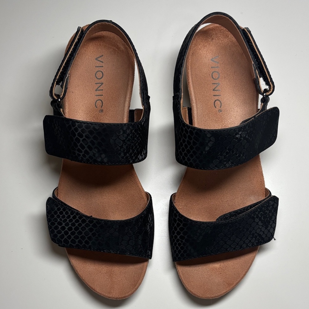 Vionic Kanya Black Snake-Embossed Sandals 6M Like New